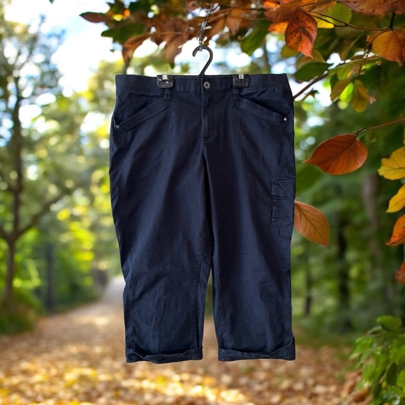 Lee Relaxed Fit Mid Rise Black Twill Capri Pants - Picture 3 of 10